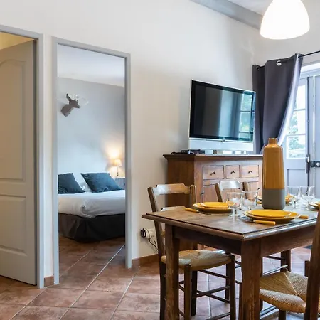 - Domaine De Geffosse Feriehus *